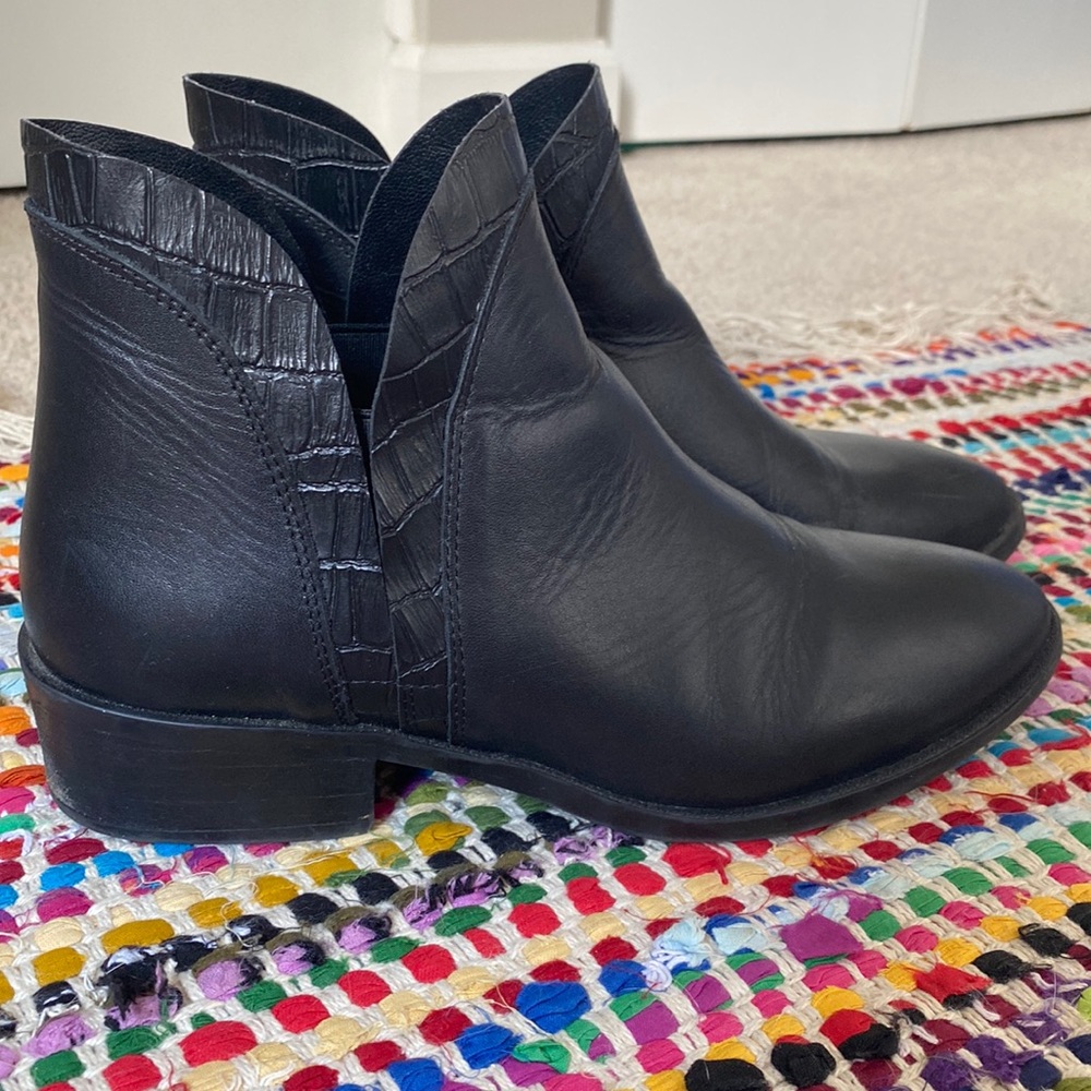 ⭐️Steve Madden Black Ankle Boots